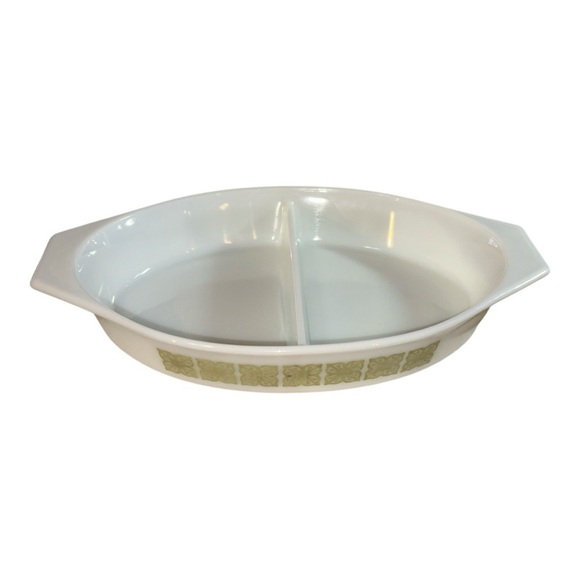 Vintage Pyrex 1.5 QT Divided Casserole Dish - Verde Pattern (Model 063) - Picture 2 of 5